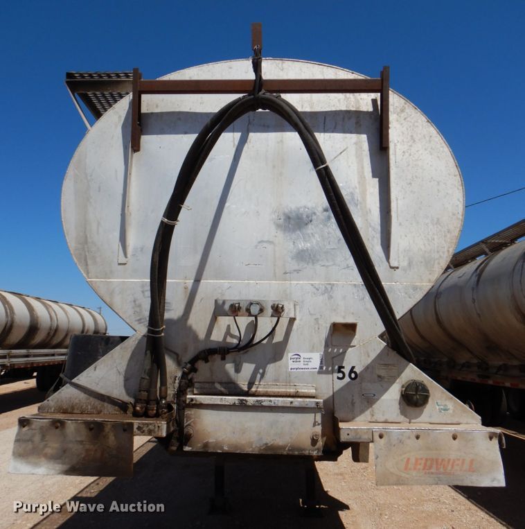 image for item DK8252 1998 Ledwell  feed delivery trailer