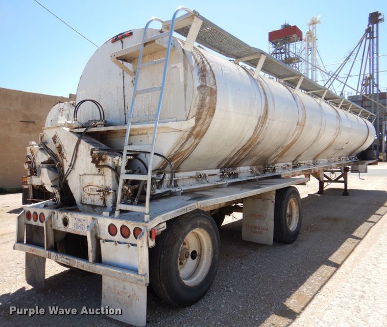 image for item DK8252 1998 Ledwell  feed delivery trailer