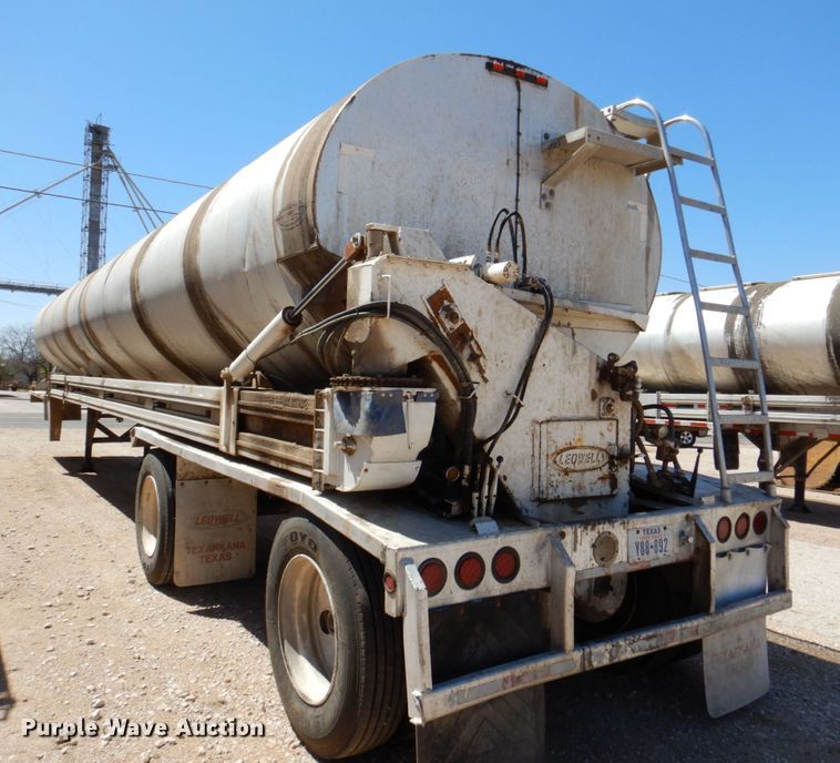 image for item DK8252 1998 Ledwell  feed delivery trailer