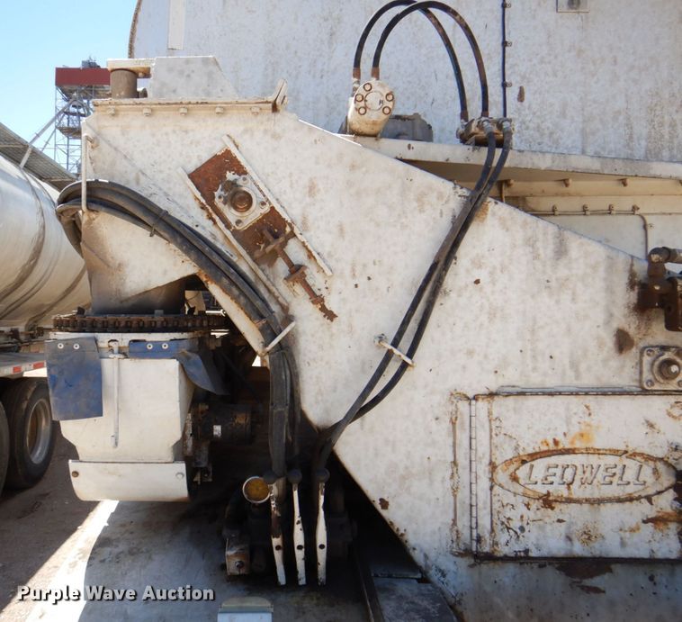 image for item DK8252 1998 Ledwell  feed delivery trailer