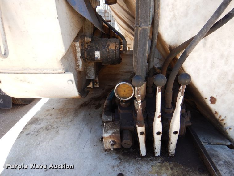 image for item DK8252 1998 Ledwell  feed delivery trailer