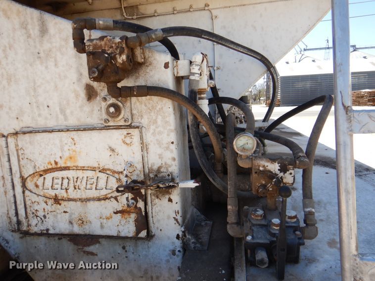 image for item DK8252 1998 Ledwell  feed delivery trailer