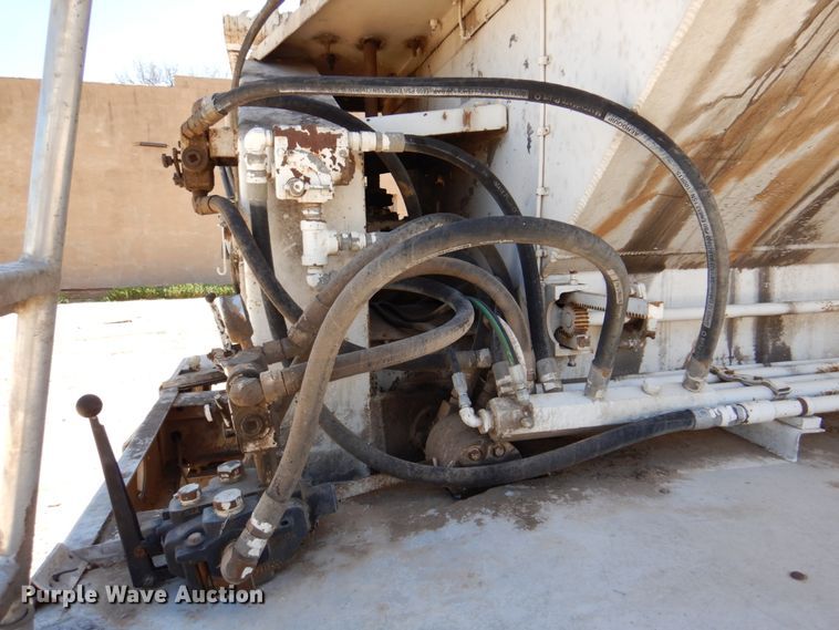 image for item DK8252 1998 Ledwell  feed delivery trailer