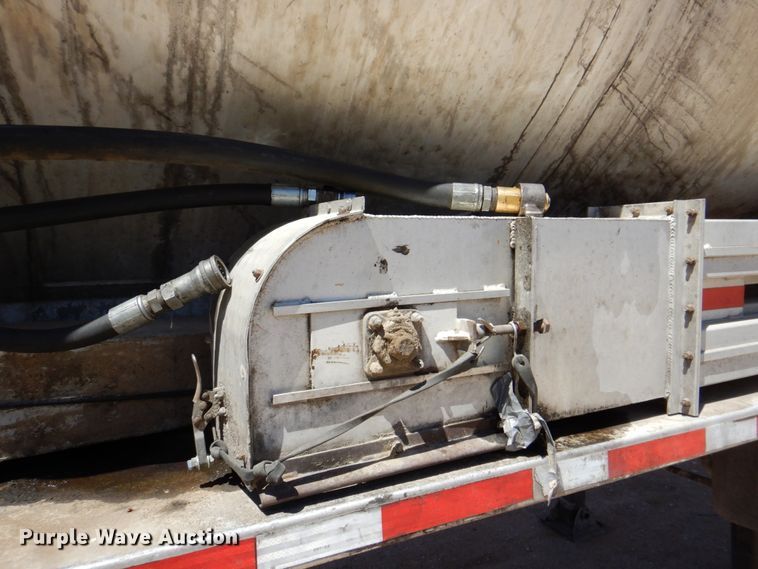 image for item DK8253 1974 Feedliner  feed delivery trailer