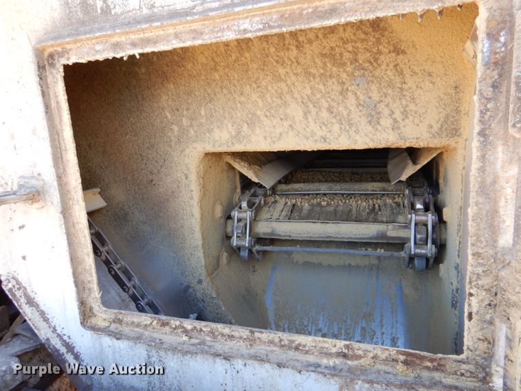 image for item DK8253 1974 Feedliner  feed delivery trailer