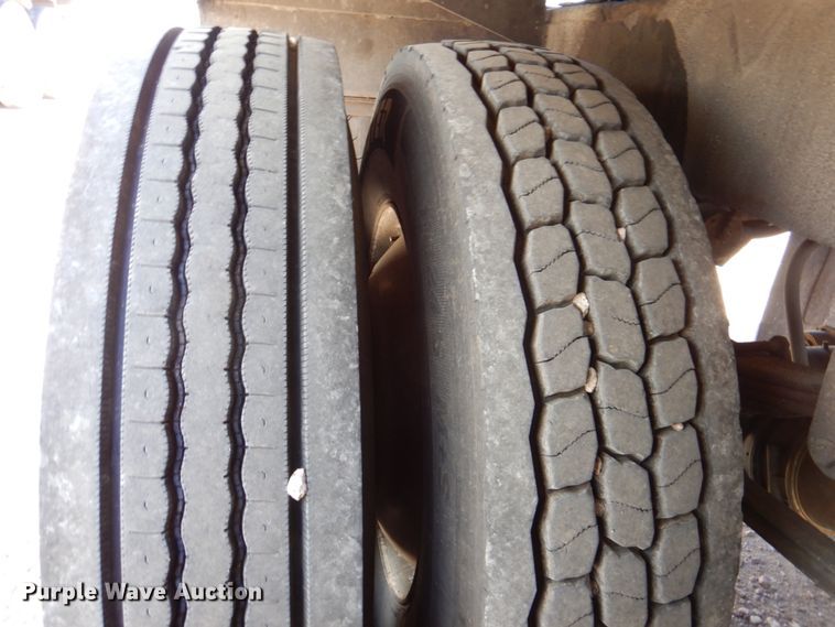 image for item DK8253 1974 Feedliner  feed delivery trailer