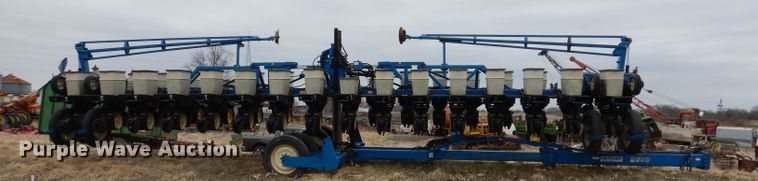 image for item DL5961 Kinze 2600  split row no-till planter