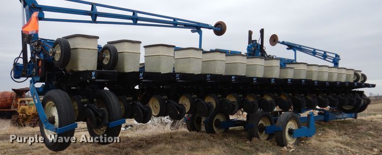 image for item DL5961 Kinze 2600  split row no-till planter