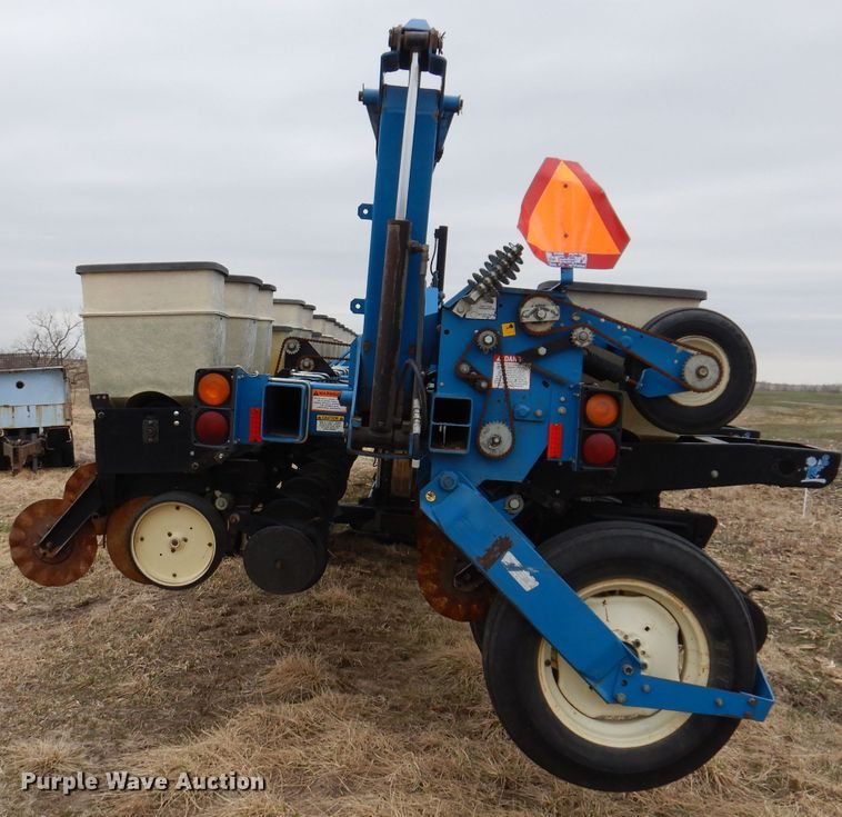 image for item DL5961 Kinze 2600  split row no-till planter