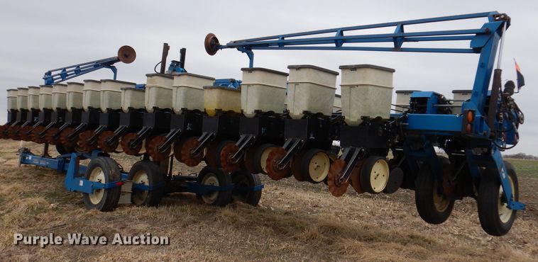 image for item DL5961 Kinze 2600  split row no-till planter