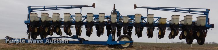 image for item DL5961 Kinze 2600  split row no-till planter
