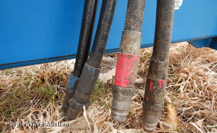 image for item DL5961 Kinze 2600  split row no-till planter