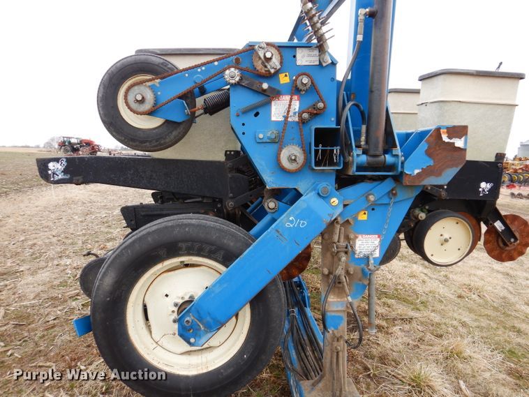 image for item DL5961 Kinze 2600  split row no-till planter