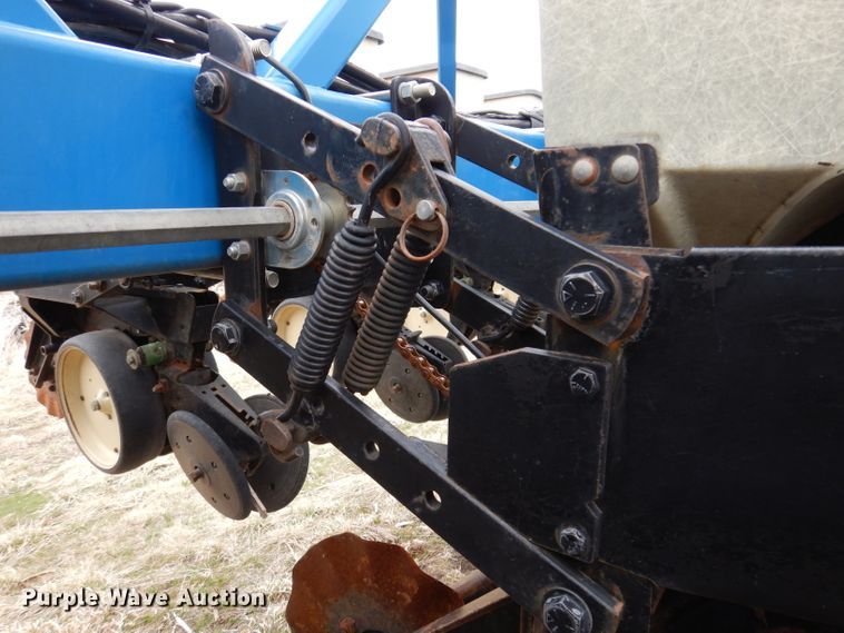 image for item DL5961 Kinze 2600  split row no-till planter