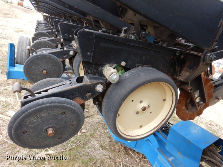 image for item DL5961 Kinze 2600  split row no-till planter