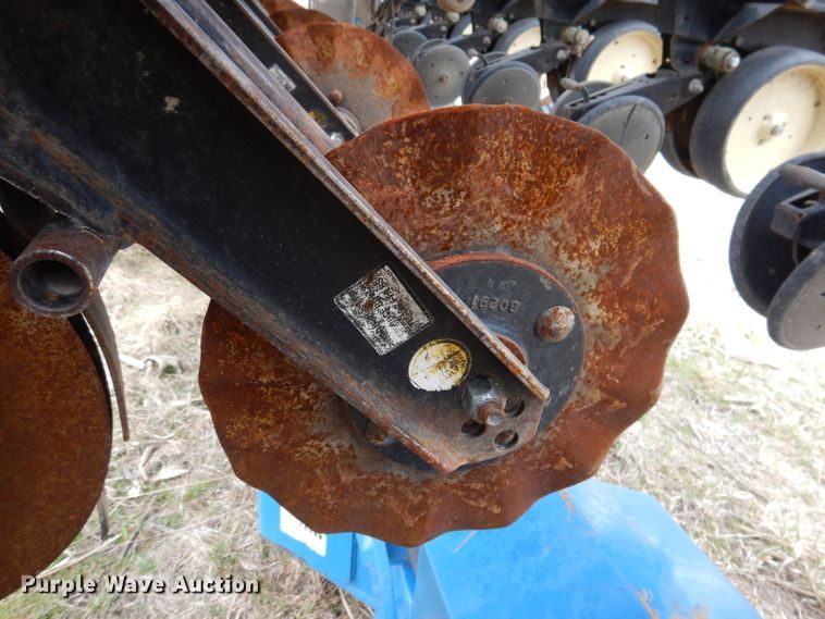 image for item DL5961 Kinze 2600  split row no-till planter