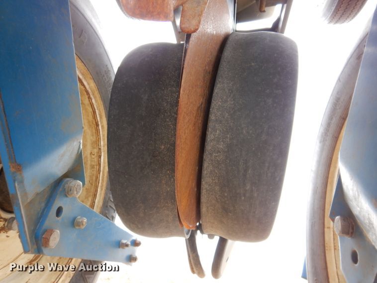 image for item DL5961 Kinze 2600  split row no-till planter