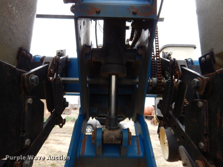 image for item DL5961 Kinze 2600  split row no-till planter