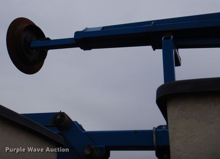 image for item DL5961 Kinze 2600  split row no-till planter