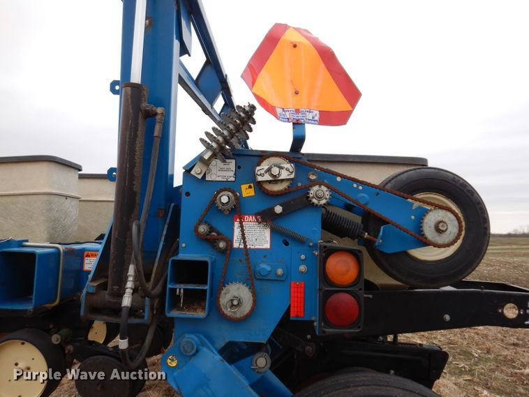 image for item DL5961 Kinze 2600  split row no-till planter