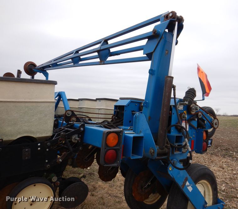 image for item DL5961 Kinze 2600  split row no-till planter