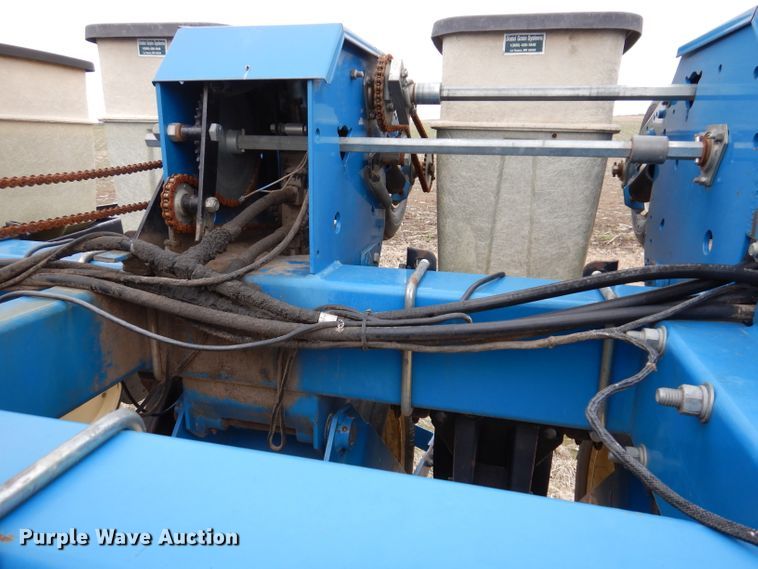 image for item DL5961 Kinze 2600  split row no-till planter