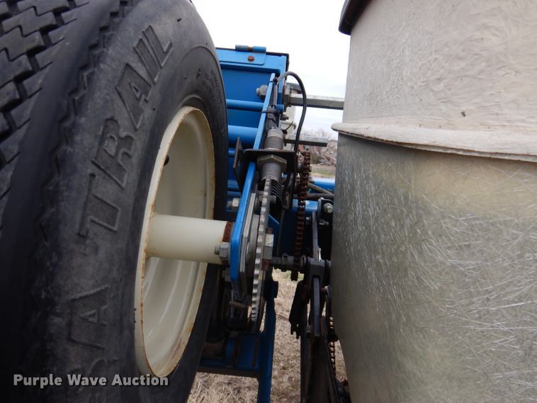 image for item DL5961 Kinze 2600  split row no-till planter