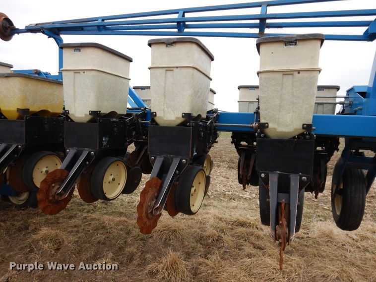 image for item DL5961 Kinze 2600  split row no-till planter