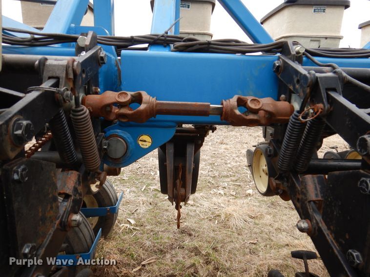 image for item DL5961 Kinze 2600  split row no-till planter