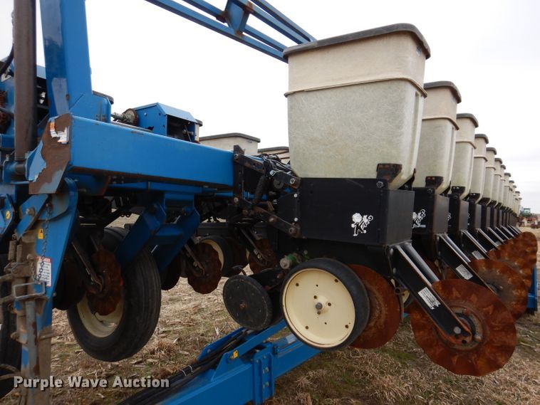 image for item DL5961 Kinze 2600  split row no-till planter