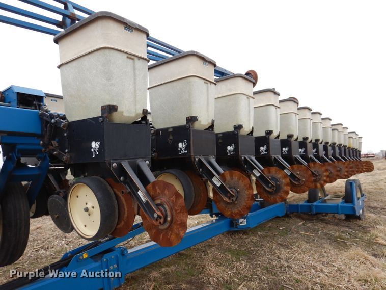 image for item DL5961 Kinze 2600  split row no-till planter
