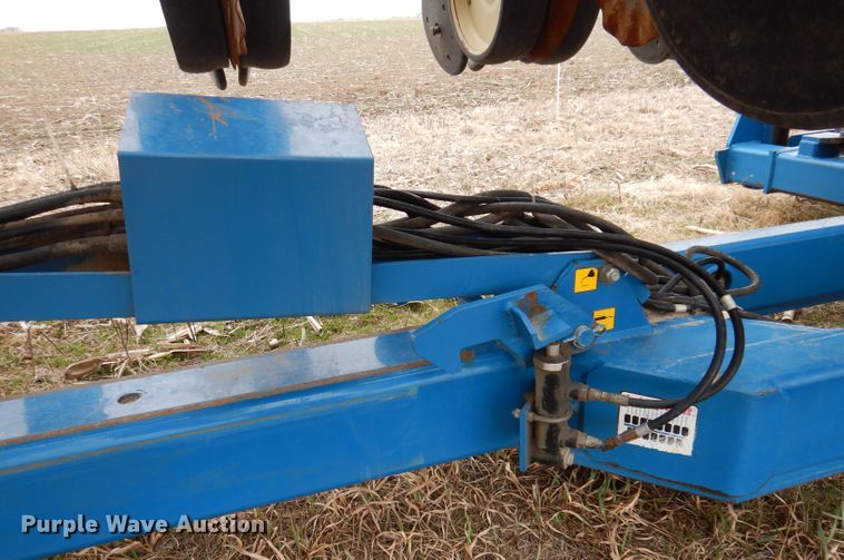 image for item DL5961 Kinze 2600  split row no-till planter