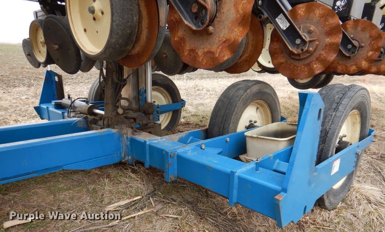 image for item DL5961 Kinze 2600  split row no-till planter