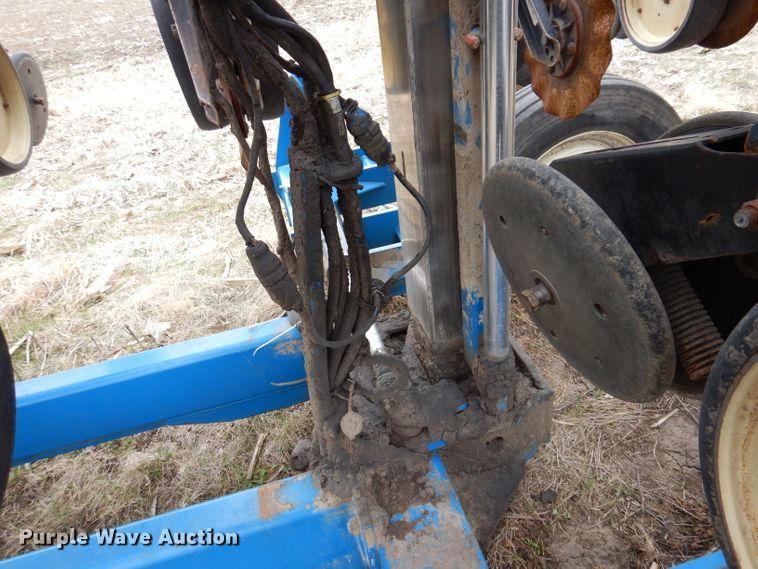 image for item DL5961 Kinze 2600  split row no-till planter