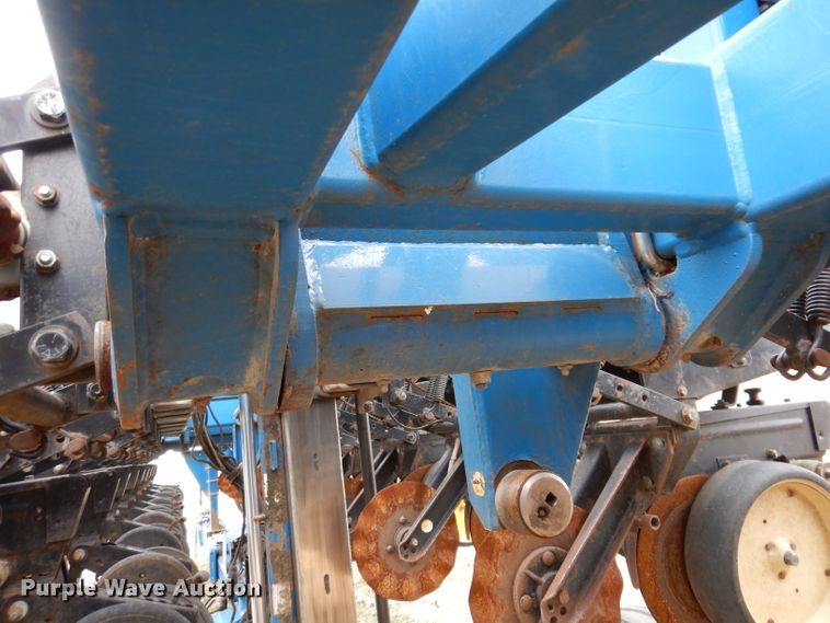 image for item DL5961 Kinze 2600  split row no-till planter