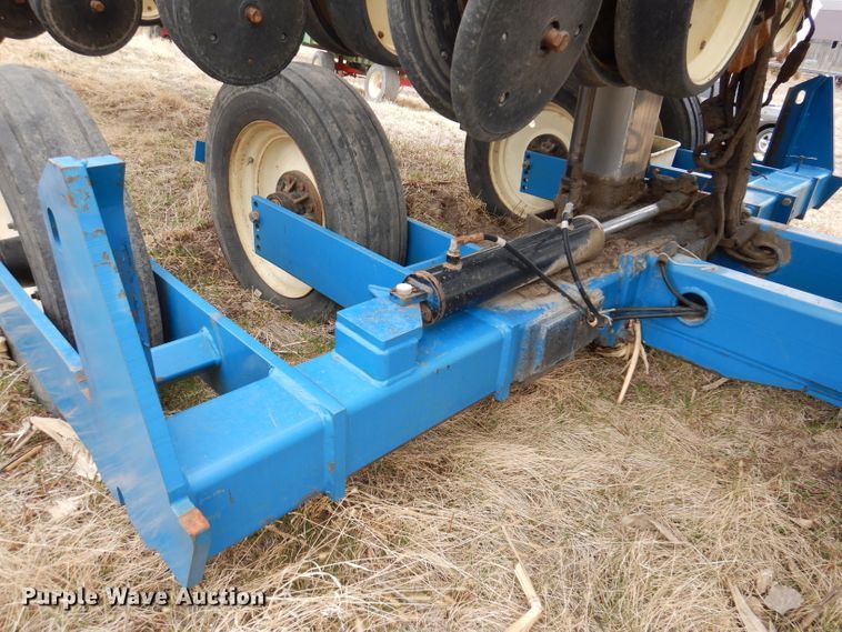 image for item DL5961 Kinze 2600  split row no-till planter