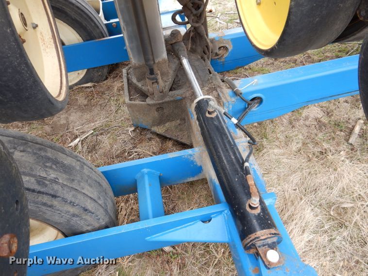 image for item DL5961 Kinze 2600  split row no-till planter