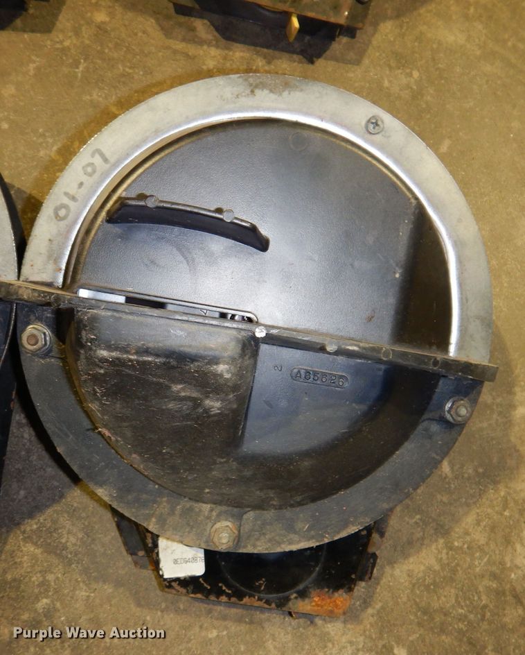 image for item DL5961 Kinze 2600  split row no-till planter