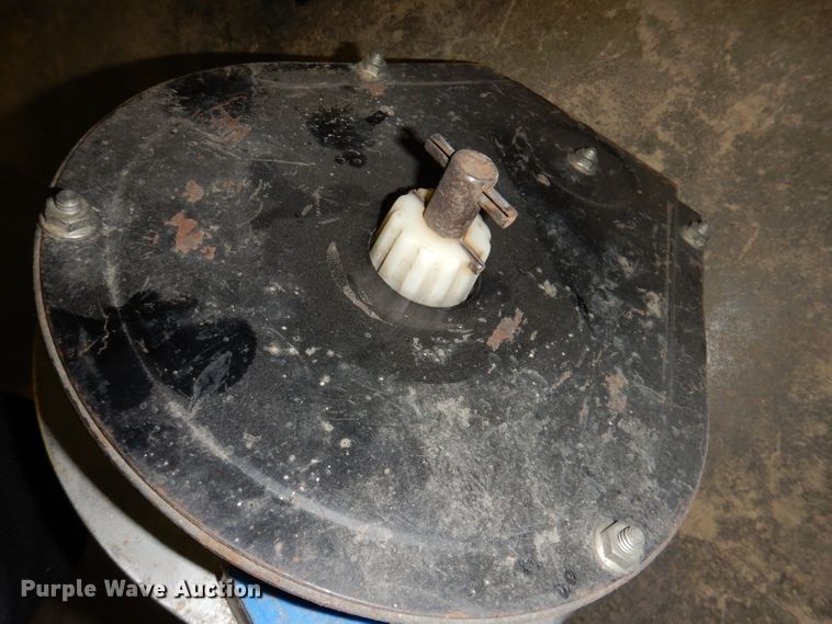 image for item DL5961 Kinze 2600  split row no-till planter