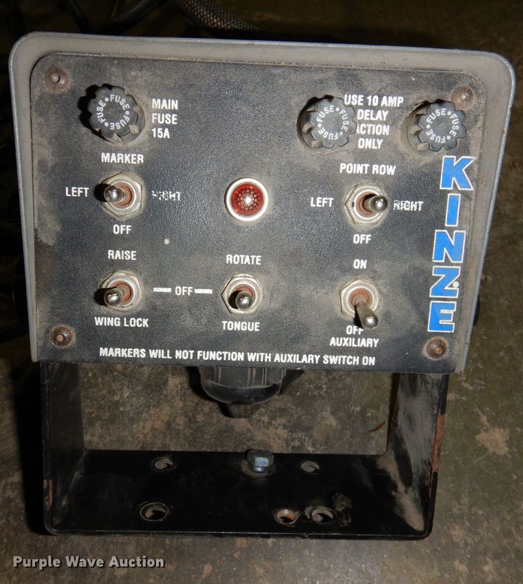 image for item DL5961 Kinze 2600  split row no-till planter