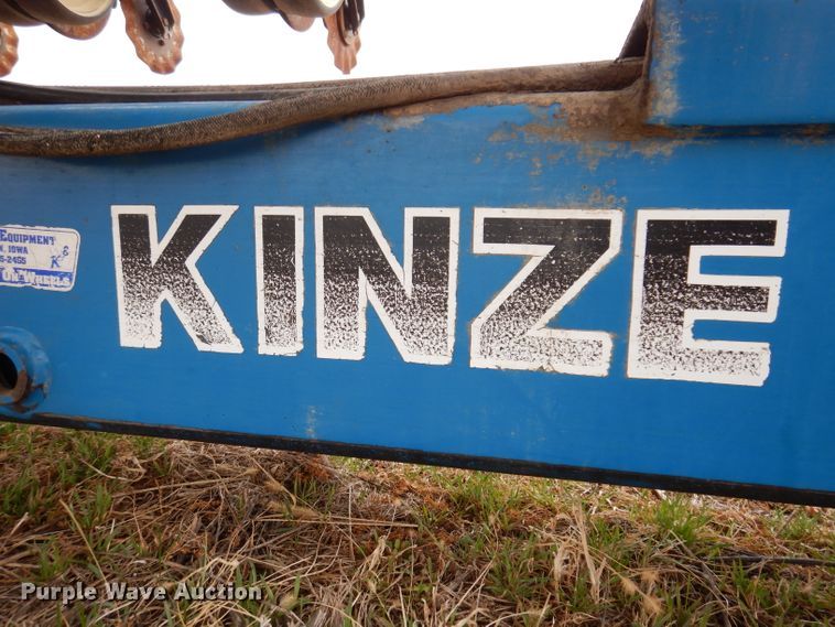 image for item DL5961 Kinze 2600  split row no-till planter