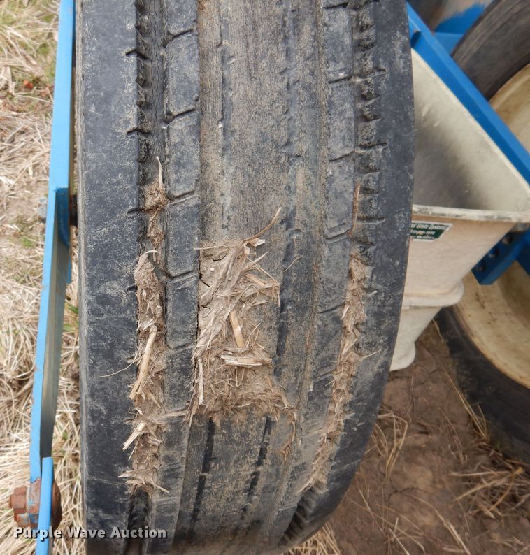 image for item DL5961 Kinze 2600  split row no-till planter