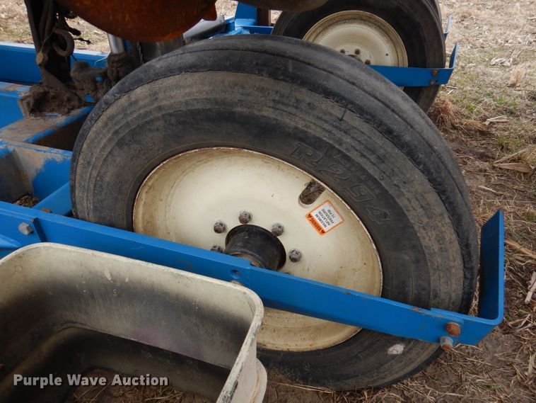 image for item DL5961 Kinze 2600  split row no-till planter