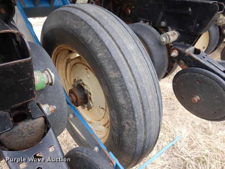 image for item DL5961 Kinze 2600  split row no-till planter