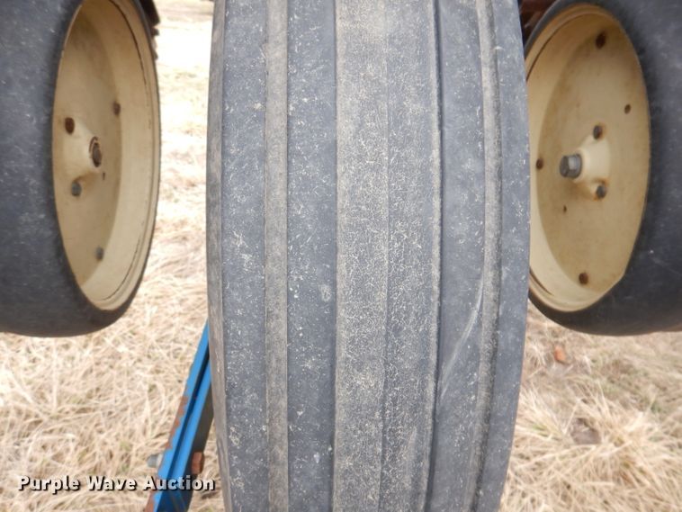 image for item DL5961 Kinze 2600  split row no-till planter