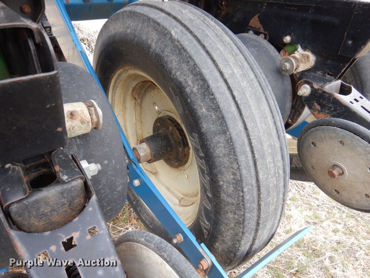 image for item DL5961 Kinze 2600  split row no-till planter