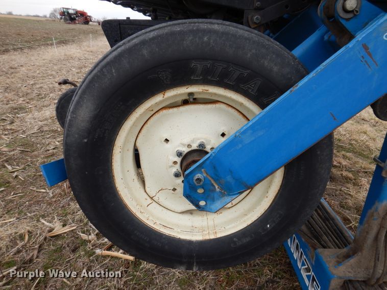 image for item DL5961 Kinze 2600  split row no-till planter