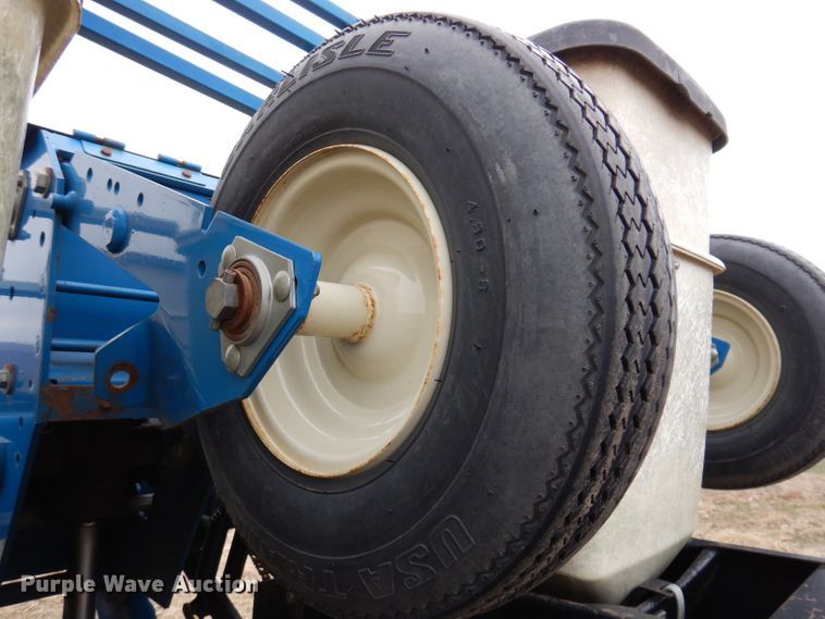 image for item DL5961 Kinze 2600  split row no-till planter