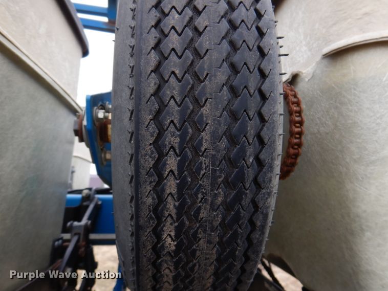 image for item DL5961 Kinze 2600  split row no-till planter