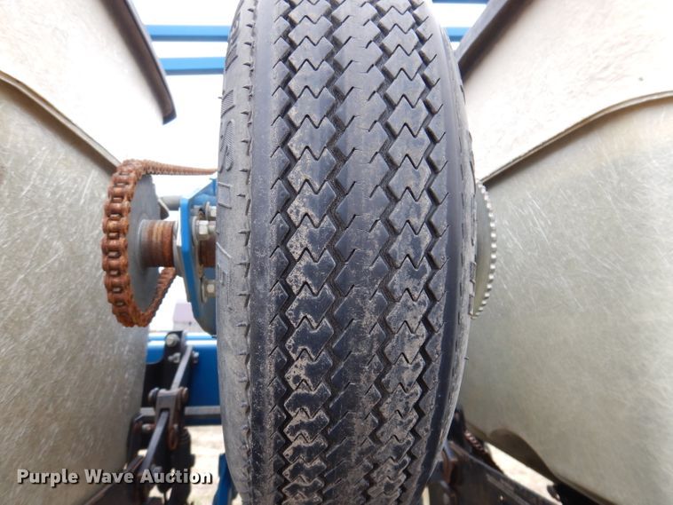 image for item DL5961 Kinze 2600  split row no-till planter